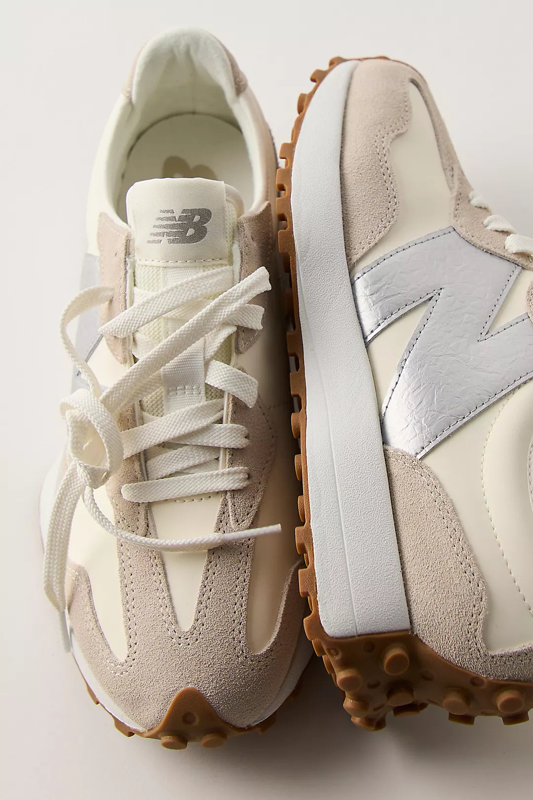 New Balance 327 Sneakers